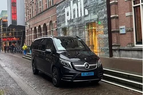 Taxibus voor een groep, bijvoorbeeld naar een bruiloft of concert